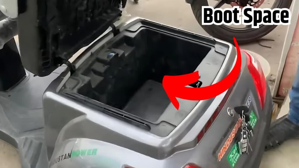 Boot Space नौसीखिया के लिए बेस्ट इलेक्ट्रिक स्कूटर, कोई भी चला लेगा, जाने कीमत और फीचर्स